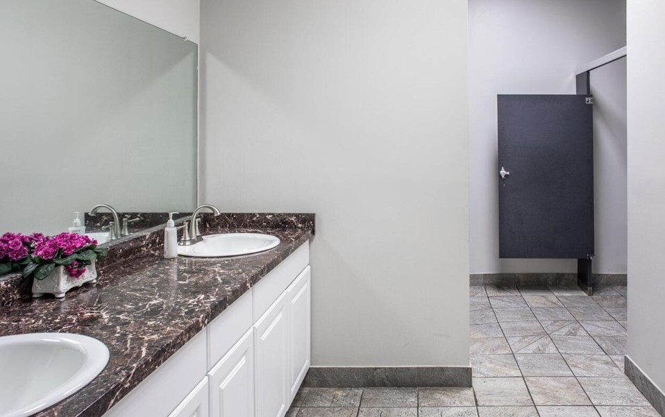 IEC-Hall-2-bathroom