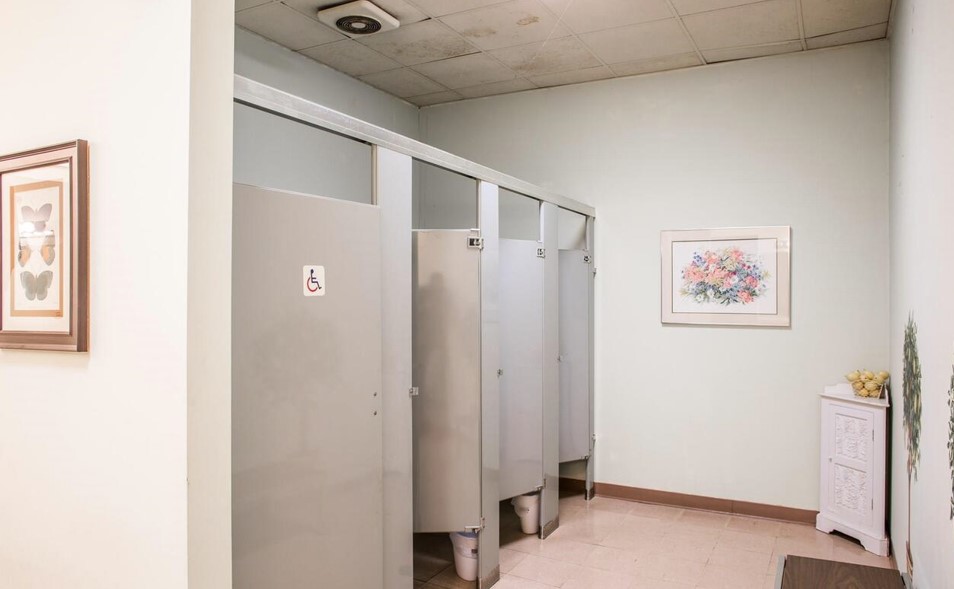 IEC-bathroom1