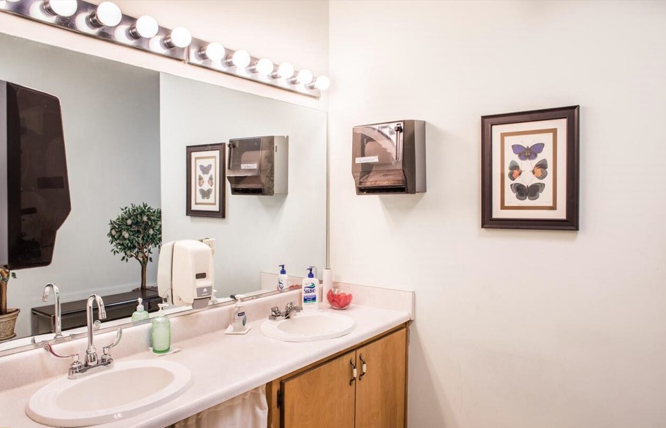 IEC-bathroom3